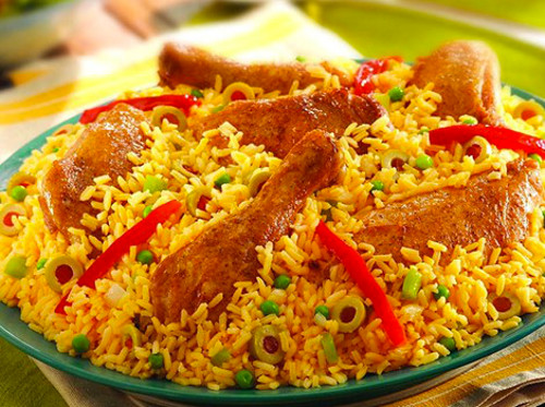 Fotografía de un plato de arroz con pollo
